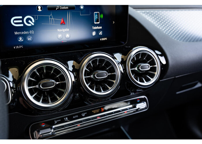 Mercedes-Benz EQA 300 4MATIC AMG Line 67 kWh