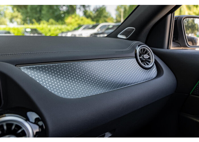 Mercedes-Benz EQA 300 4MATIC AMG Line 67 kWh