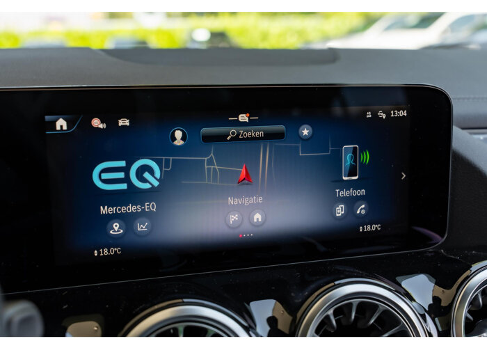 Mercedes-Benz EQA 300 4MATIC AMG Line 67 kWh