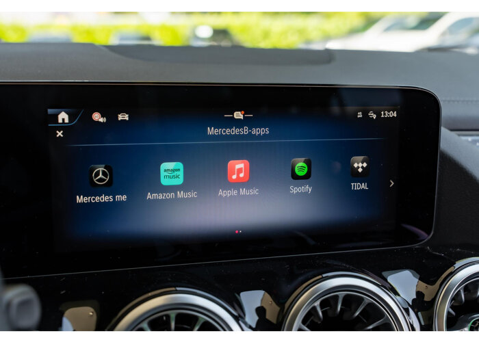 Mercedes-Benz EQA 300 4MATIC AMG Line 67 kWh