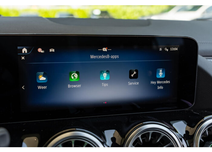 Mercedes-Benz EQA 300 4MATIC AMG Line 67 kWh