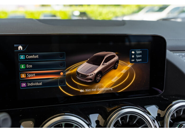 Mercedes-Benz EQA 300 4MATIC AMG Line 67 kWh