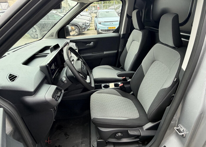 Ford E-Transit Courier Limited 46 kWh