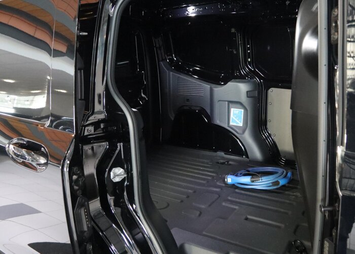 Ford E-Transit Courier Limited 46 kWh 136pk!