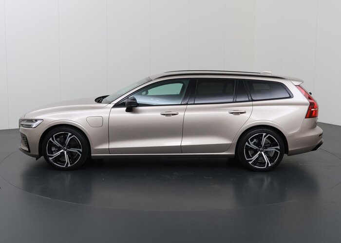 Volvo V60 2.0 T8 Plug-in hybrid AWD Plus Dark