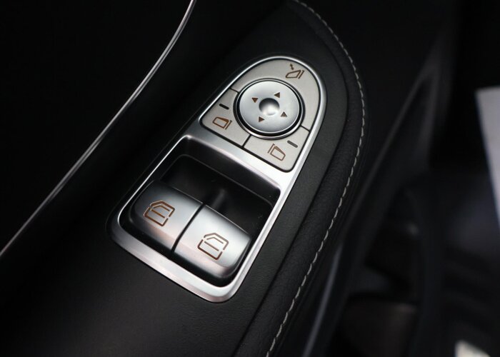 Mercedes-Benz EQV 300 L2 | 7-ZITS | BUSINESS SOLUTION LIMITED