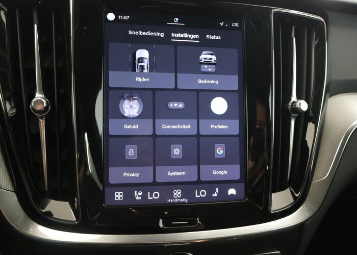 Volvo V60 2.0 T8 Plug-in hybrid AWD Plus Dark
