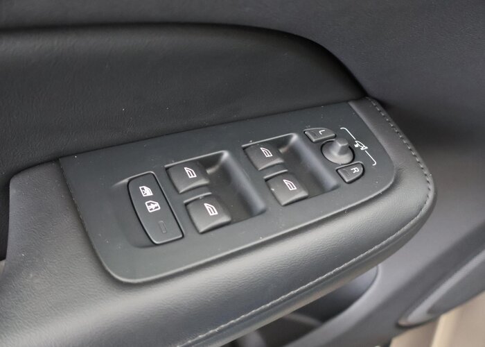 Volvo V60 2.0 T8 Plug-in hybrid AWD Plus Dark