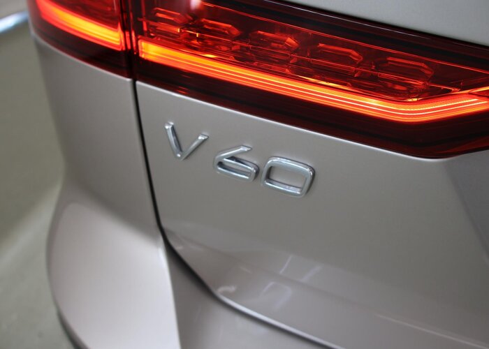 Volvo V60 2.0 T8 Plug-in hybrid AWD Plus Dark
