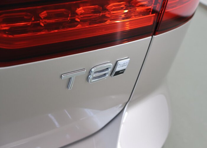 Volvo V60 2.0 T8 Plug-in hybrid AWD Plus Dark