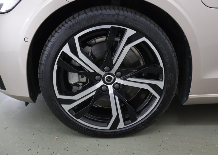 Volvo V60 2.0 T8 Plug-in hybrid AWD Plus Dark