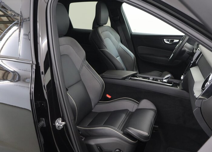 Volvo XC60 2.0 T8 Plug-in hybrid AWD Plus Dark