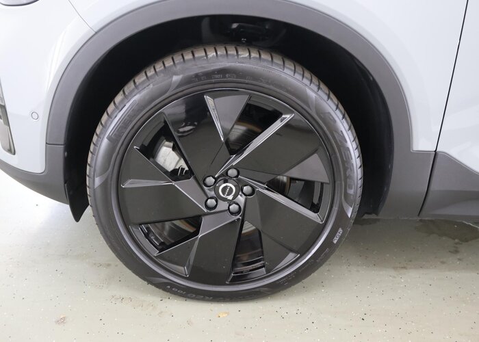 Volvo EX40 Single Motor Extended Range Ultra Black Ed. 82 kWh