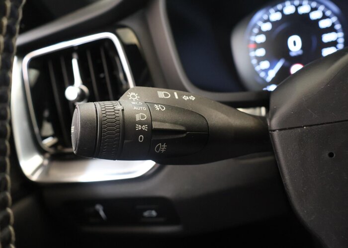 Volvo V60 2.0 B3 R-Design