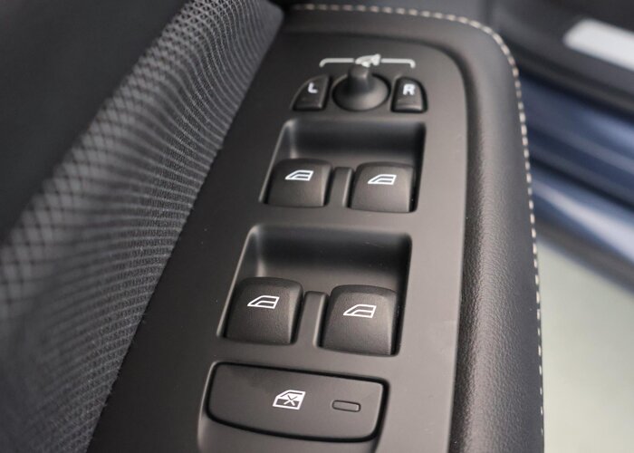 Volvo V60 2.0 B3 R-Design