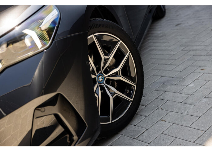 BMW i5 eDrive40 84 kWh