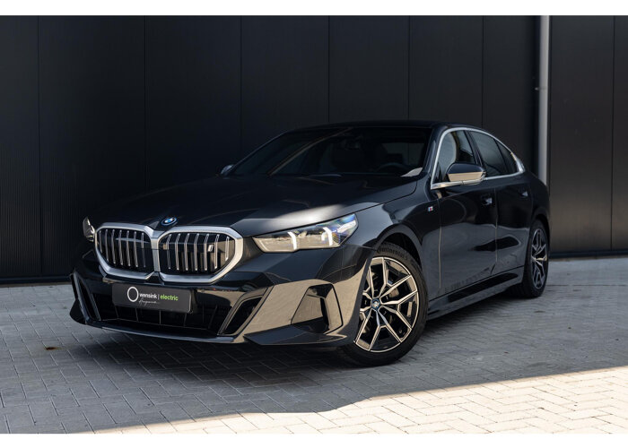 BMW i5 eDrive40 84 kWh
