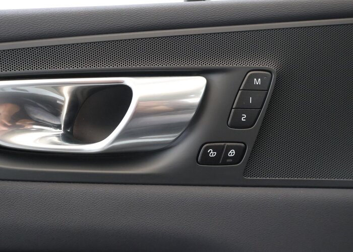 Volvo XC60 2.0 Recharge T6 AWD R-Design