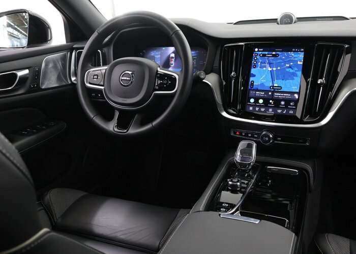 Volvo V60 2.0 T6 Plug-in hybrid AWD Ultra Dark