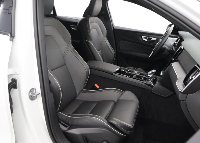 Volvo V60 2.0 T6 Plug-in hybrid AWD Ultra Dark