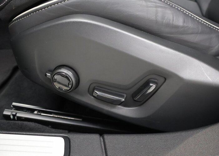 Volvo V60 2.0 T6 Plug-in hybrid AWD Ultra Dark