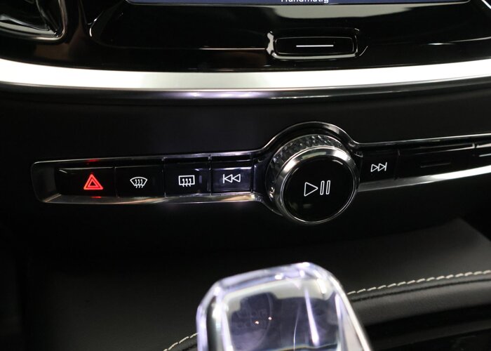 Volvo V60 2.0 T6 Plug-in hybrid AWD Ultra Dark