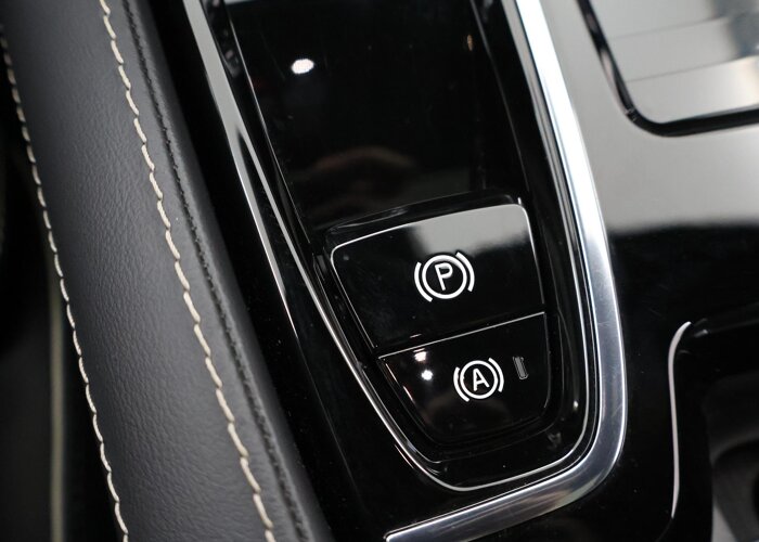 Volvo V60 2.0 T6 Plug-in hybrid AWD Ultra Dark