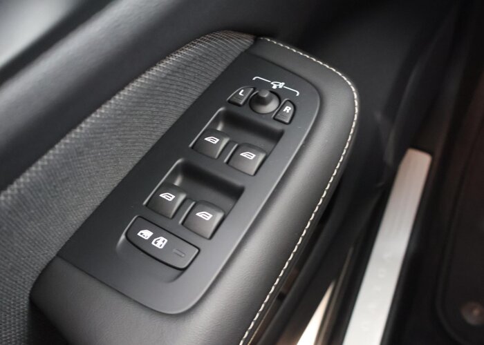 Volvo V60 2.0 T6 Plug-in hybrid AWD Ultra Dark