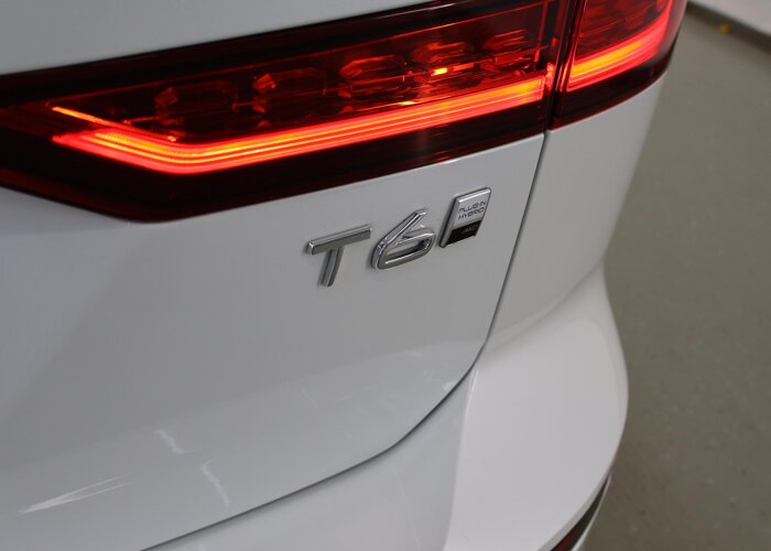 Volvo V60 2.0 T6 Plug-in hybrid AWD Ultra Dark