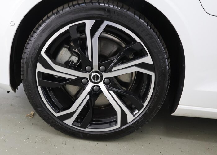 Volvo V60 2.0 T6 Plug-in hybrid AWD Ultra Dark
