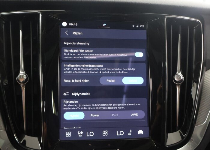 Volvo V60 2.0 T8 Plug-in hybrid AWD Ultra Dark
