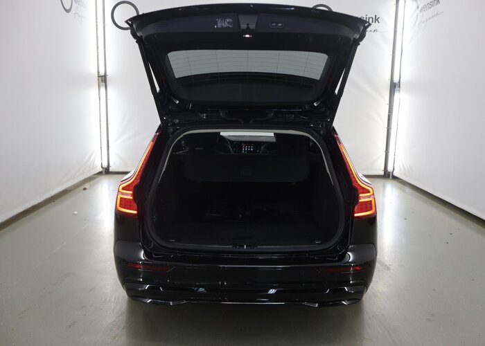 Volvo V60 2.0 T8 Plug-in hybrid AWD Ultra Dark