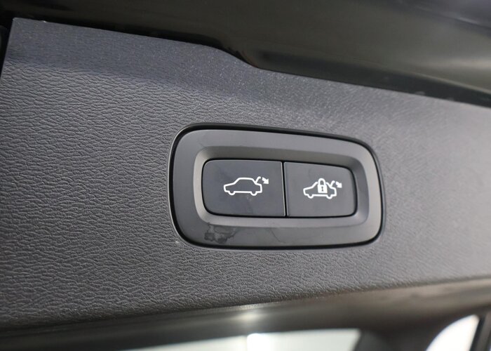 Volvo V60 2.0 T8 Plug-in hybrid AWD Ultra Dark
