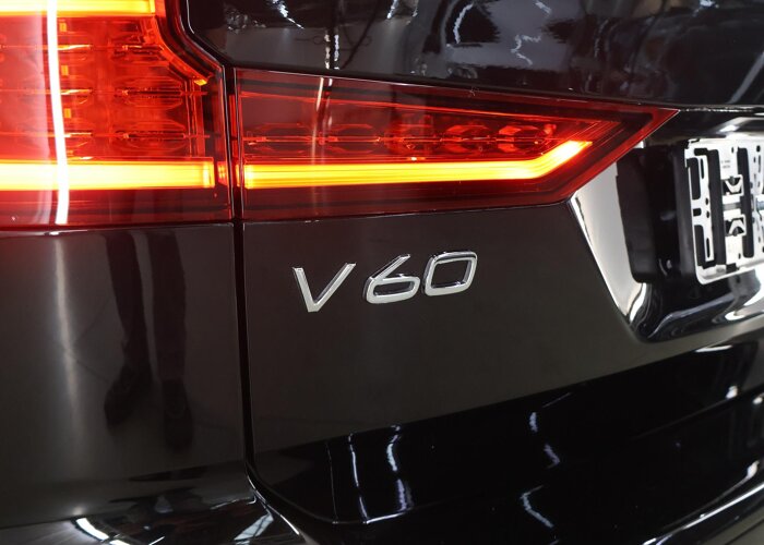 Volvo V60 2.0 T8 Plug-in hybrid AWD Ultra Dark