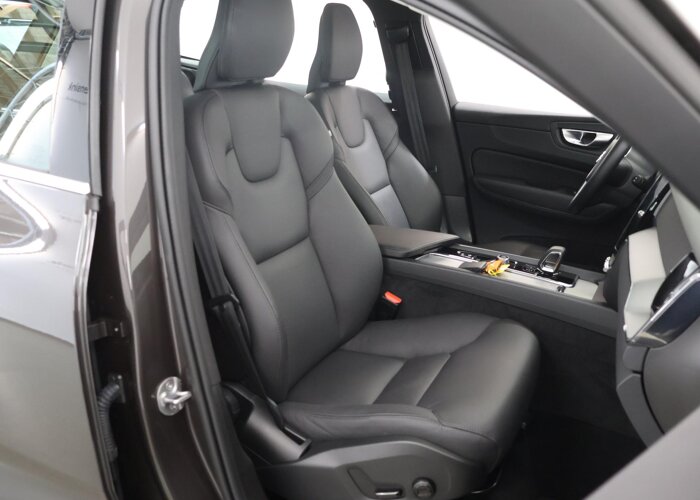 Volvo XC60 2.0 T6 Plug-in hybrid AWD Essential Bright