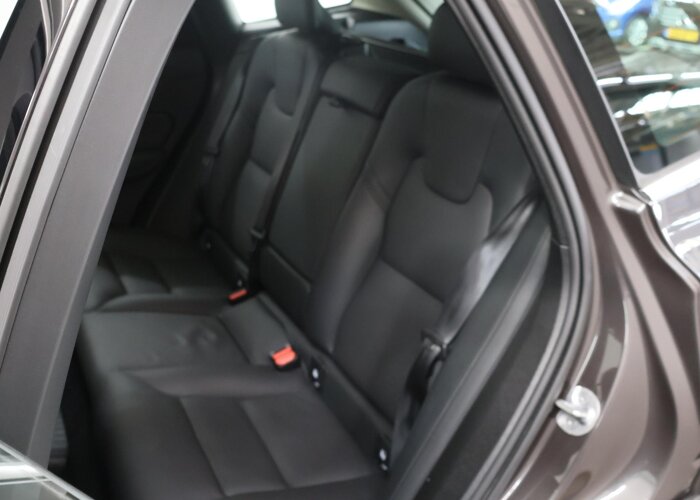Volvo XC60 2.0 T6 Plug-in hybrid AWD Essential Bright