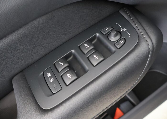 Volvo XC60 2.0 T6 Plug-in hybrid AWD Essential Bright