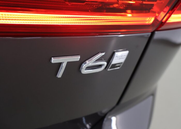 Volvo XC60 2.0 T6 Plug-in hybrid AWD Essential Bright