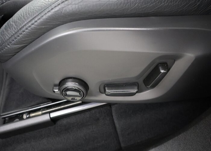 Volvo XC60 2.0 T6 Plug-in hybrid AWD Plus Dark
