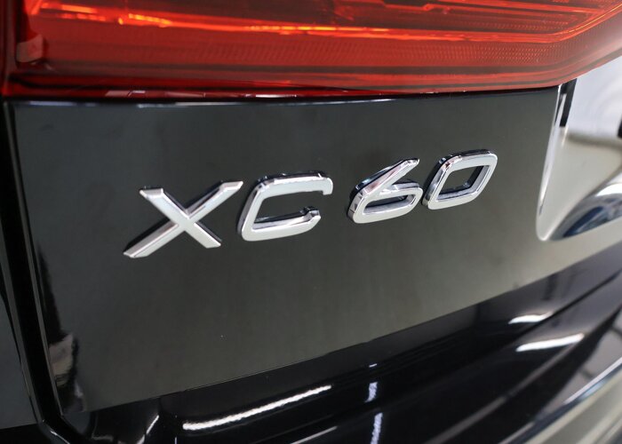 Volvo XC60 2.0 T6 Plug-in hybrid AWD Plus Dark