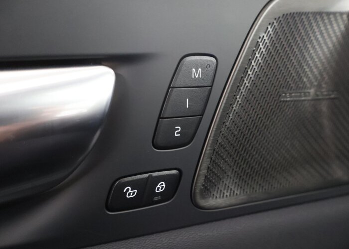 Volvo XC60 2.0 T8 Plug-in hybrid AWD Ultra Dark