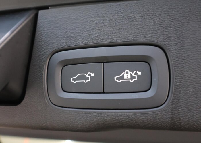 Volvo XC60 2.0 T8 Plug-in hybrid AWD Ultra Dark