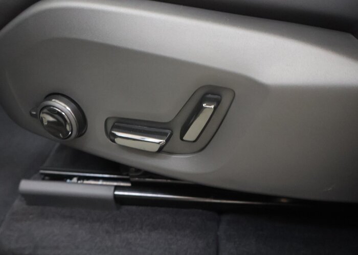 Volvo XC60 2.0 T8 Plug-in hybrid AWD Plus Dark
