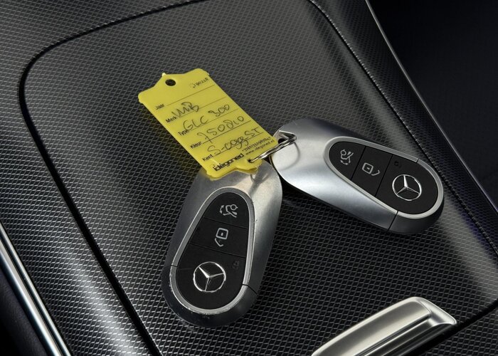 Mercedes-Benz GLC 300e 4MATIC Luxury Line