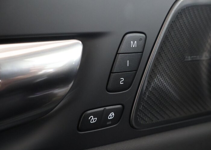 Volvo XC60 2.0 T8 Plug-in hybrid AWD Plus Dark