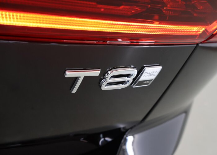 Volvo XC60 2.0 T8 Plug-in hybrid AWD Plus Dark