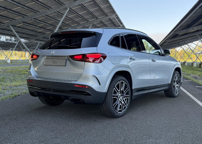 Mercedes-Benz GLA 250e 140 Years Edition
