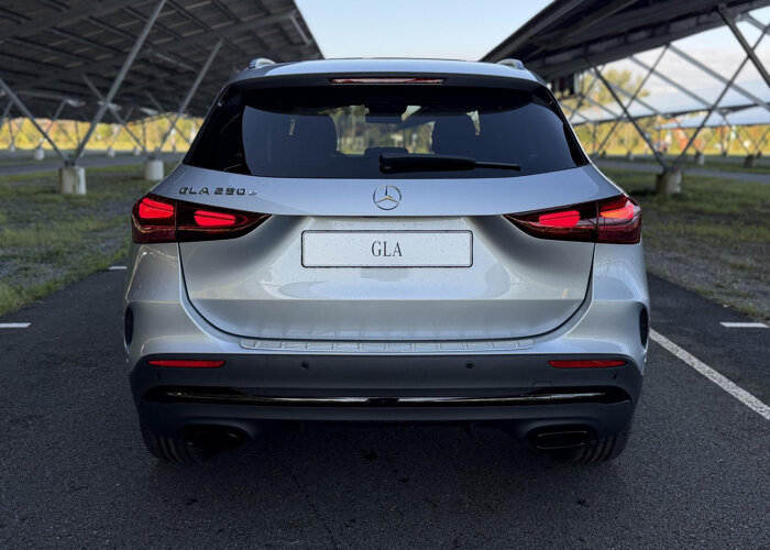 Mercedes-Benz GLA 250e 140 Years Edition