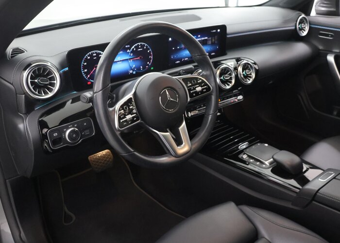 Mercedes-Benz CLA-Klasse Shooting Brake 180 Luxury Line