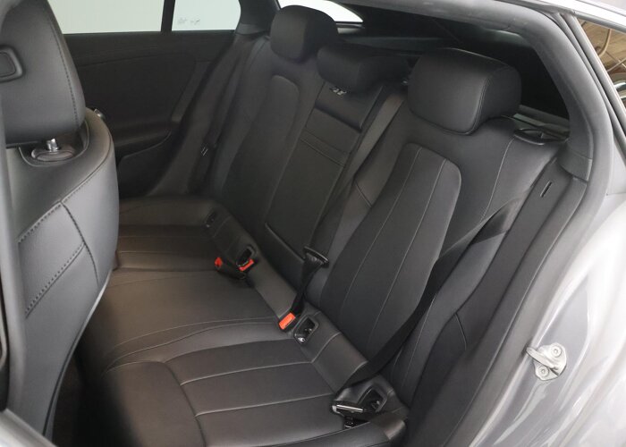 Mercedes-Benz CLA-Klasse Shooting Brake 180 Luxury Line